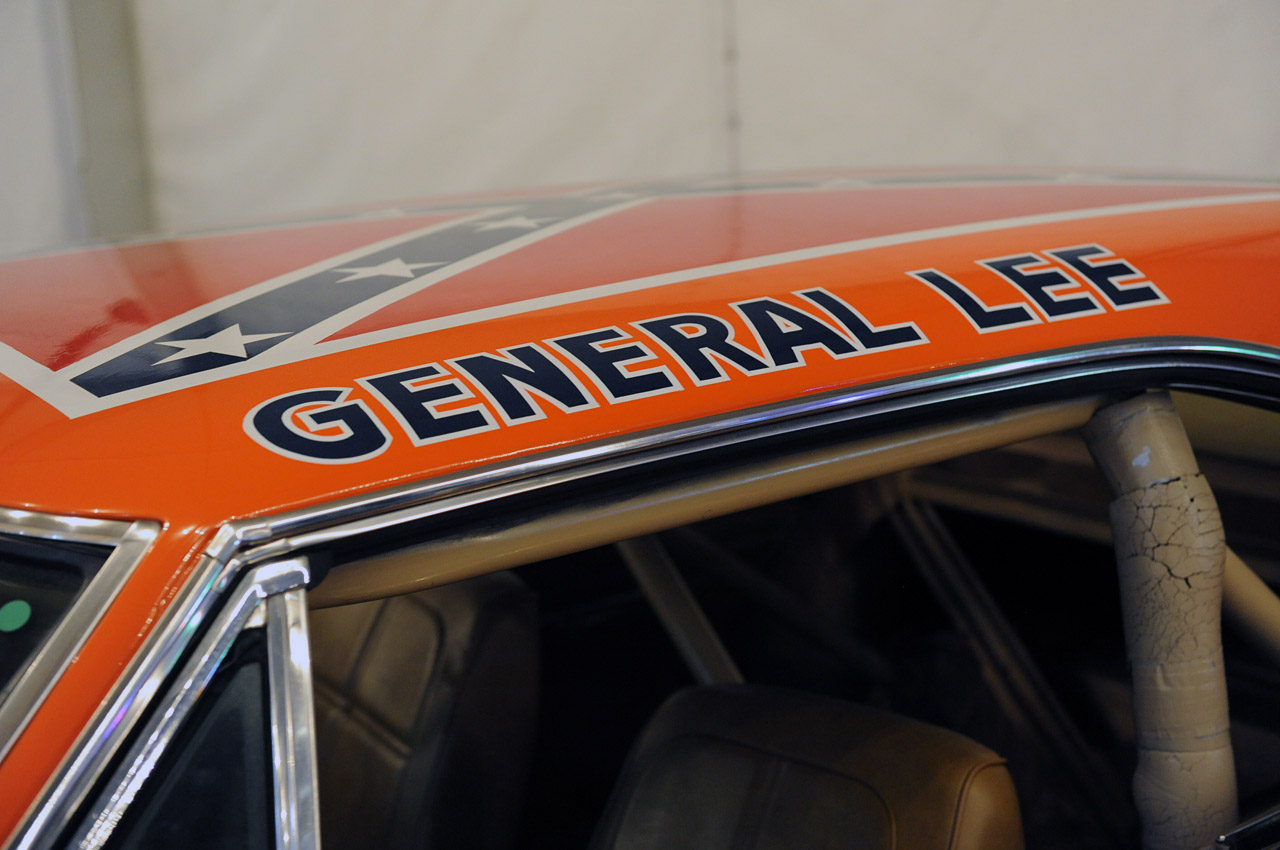 09-lee-1-dukes-of-hazzard-charger.jpg