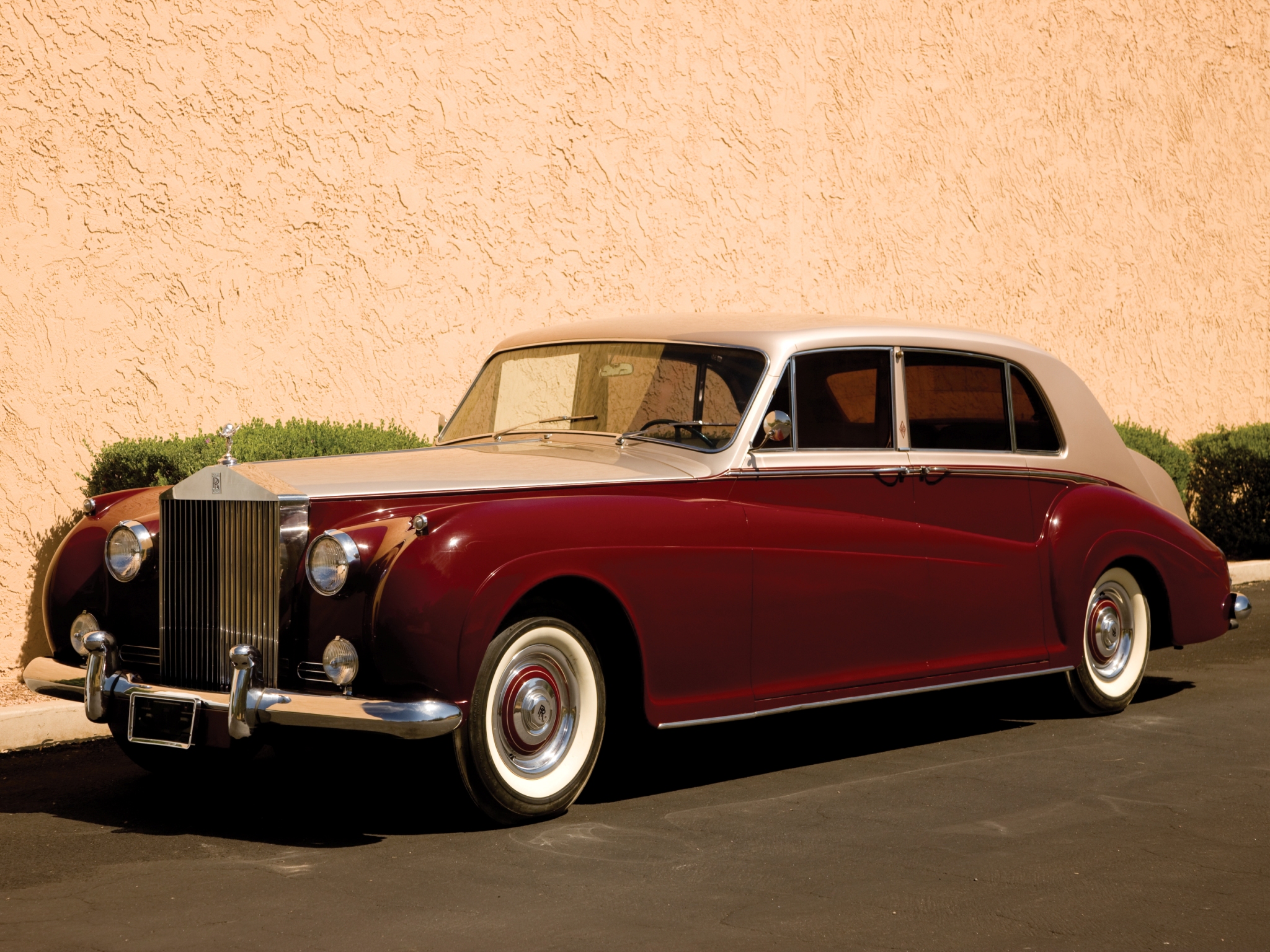 rolls-royce_phantom_v_limousine_by_james_young_1.jpg