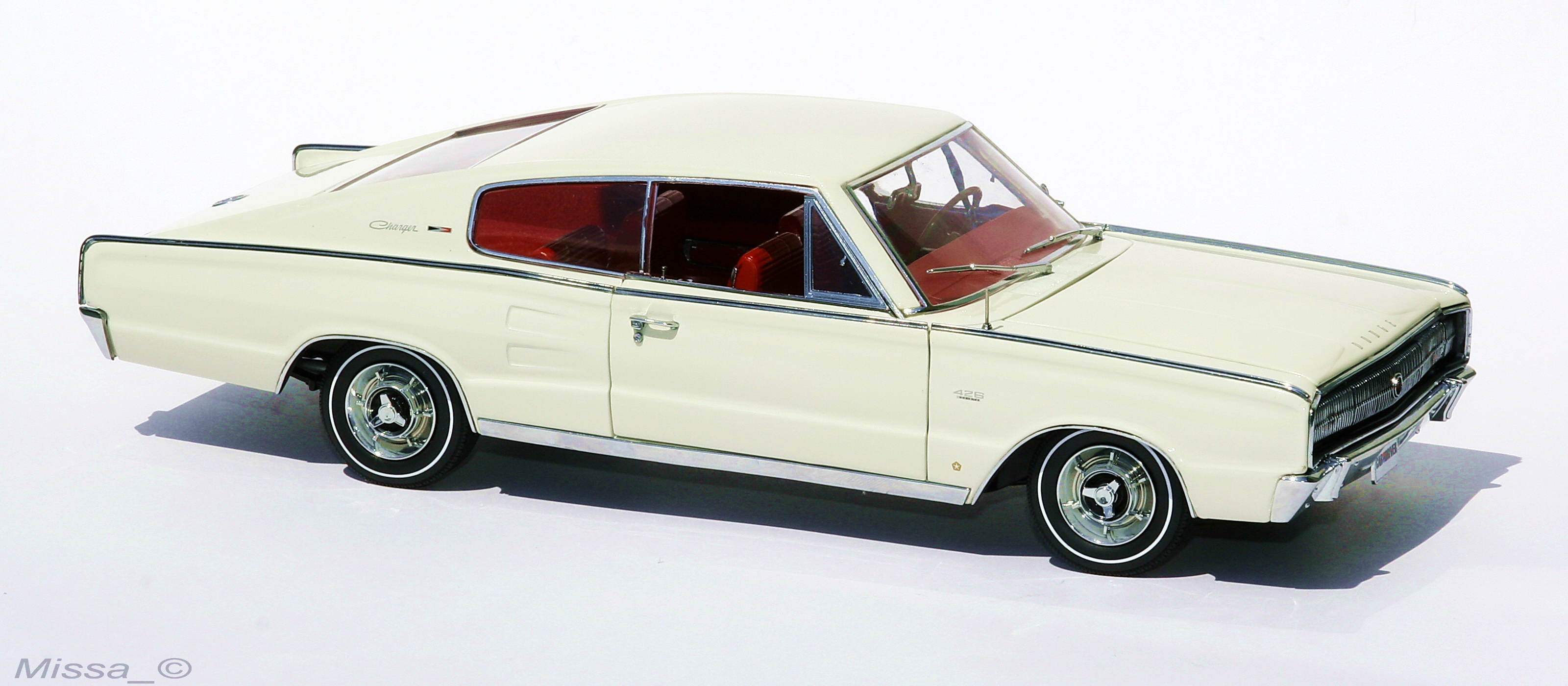 001_AW_Dodge Charger 1966_fehér.jpg