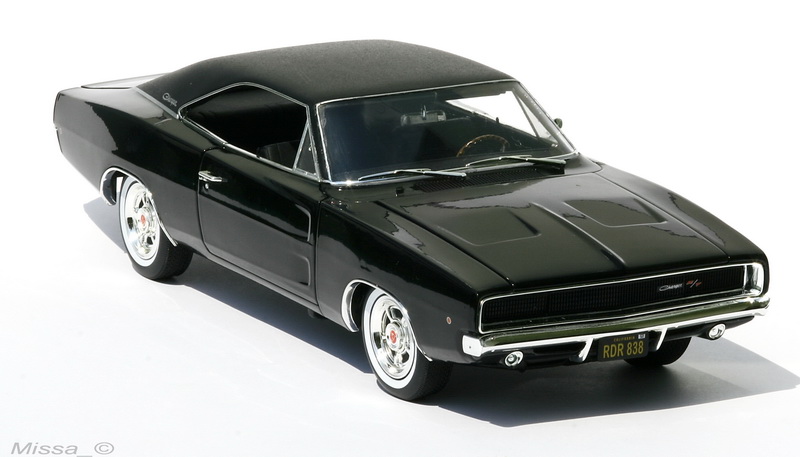 011_Greenlight_Dodge Charger R-T 1968.jpg