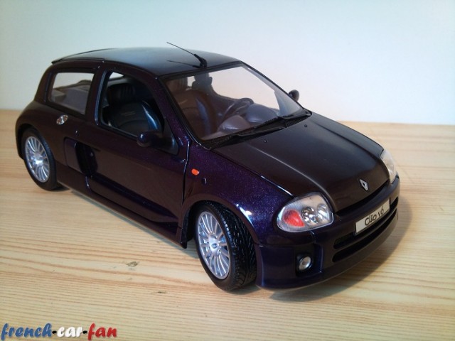 Renault Clio 3.0 V6 24V (1).jpg