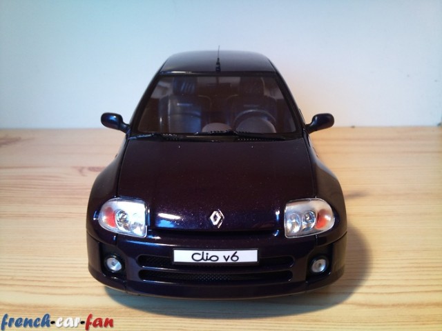 Renault Clio 3.0 V6 24V (3).jpg