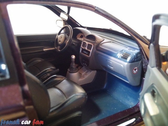 Renault Clio 3.0 V6 24V (6).jpg