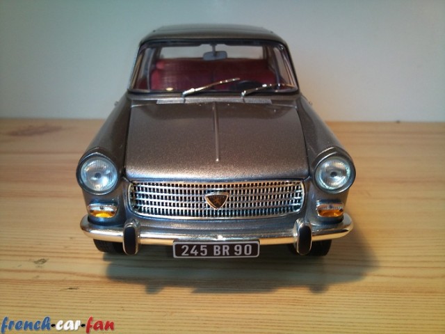 Peugeot 404 Berline (3).jpg