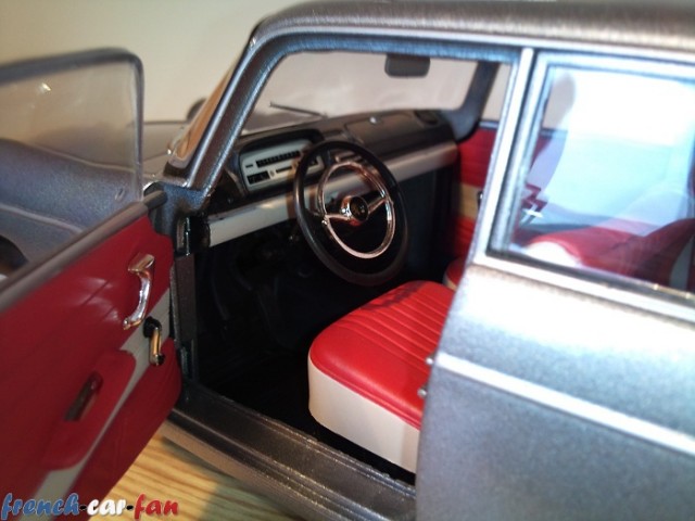 Peugeot 404 Berline (4).jpg