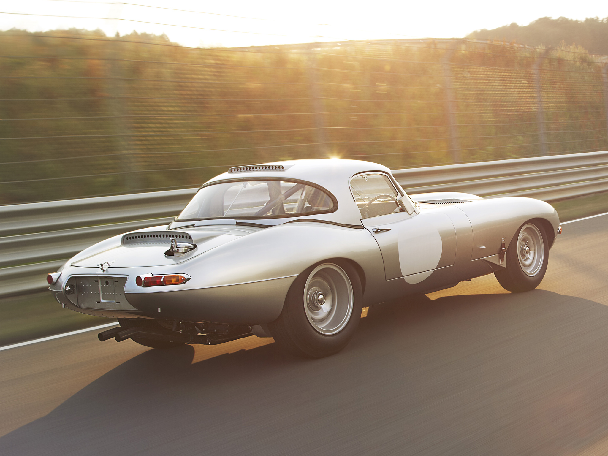 jaguar_lightweight_e-type_15.jpeg