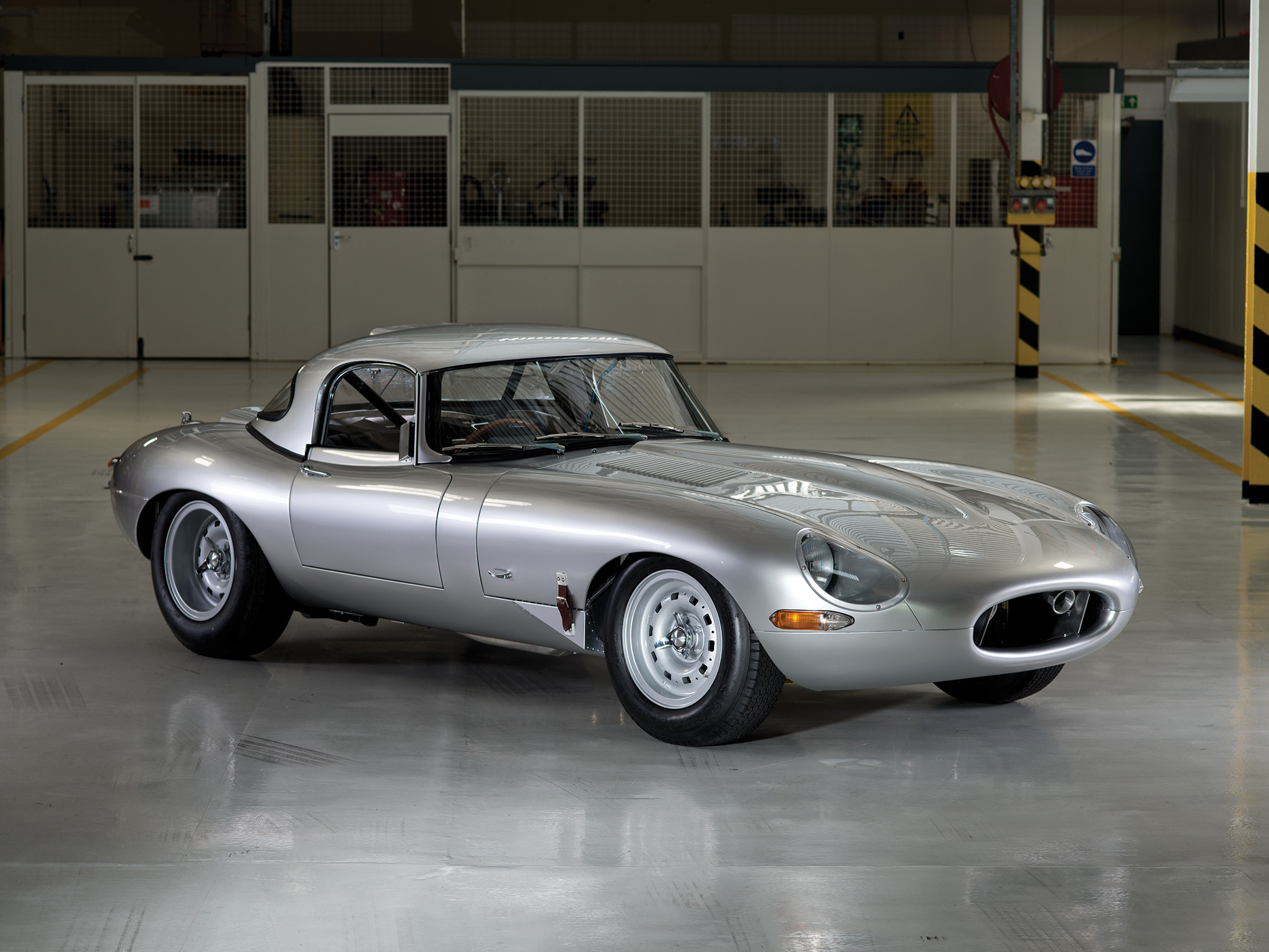 jaguar_lightweight_e-type_19.jpeg