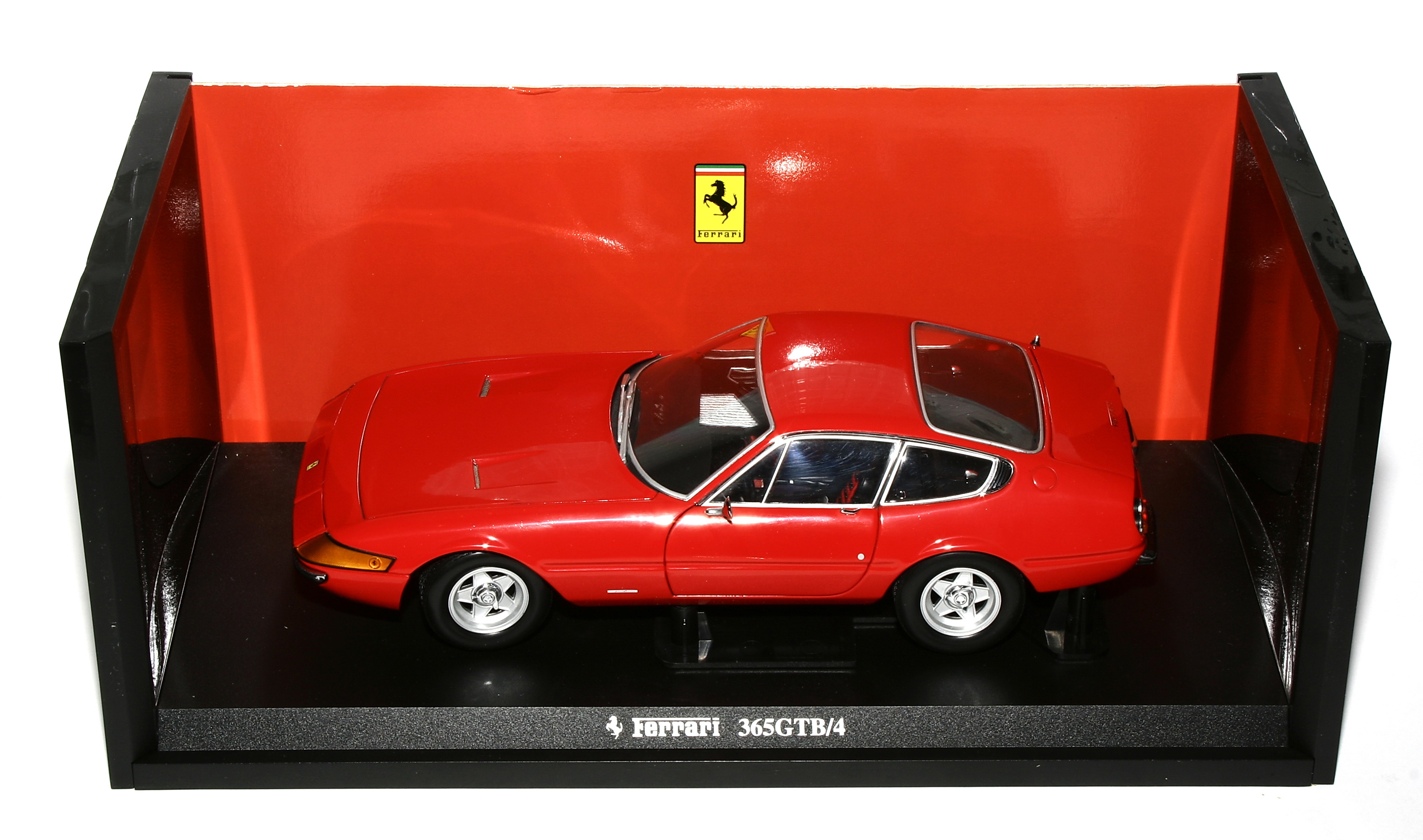 005_Kyosho_Ferrari 365 GTB_4 Daytona.JPG