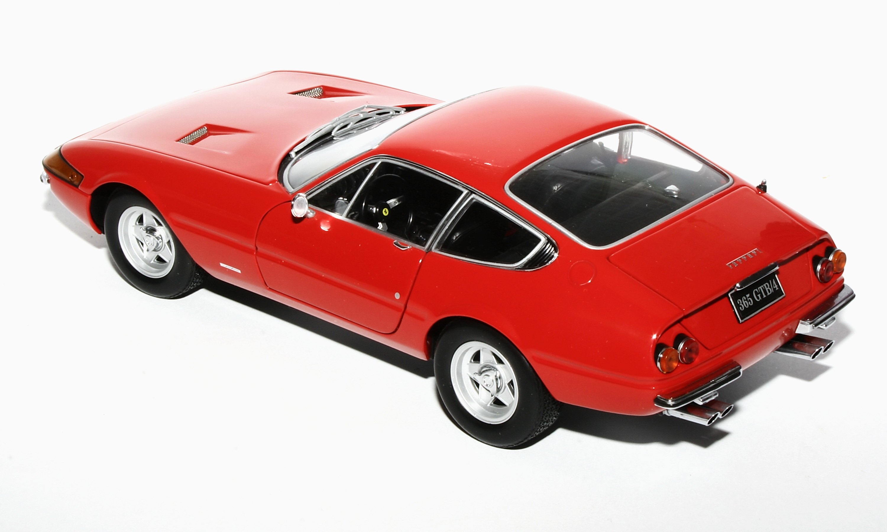008_Kyosho_Ferrari 365 GTB_4 Daytona.JPG