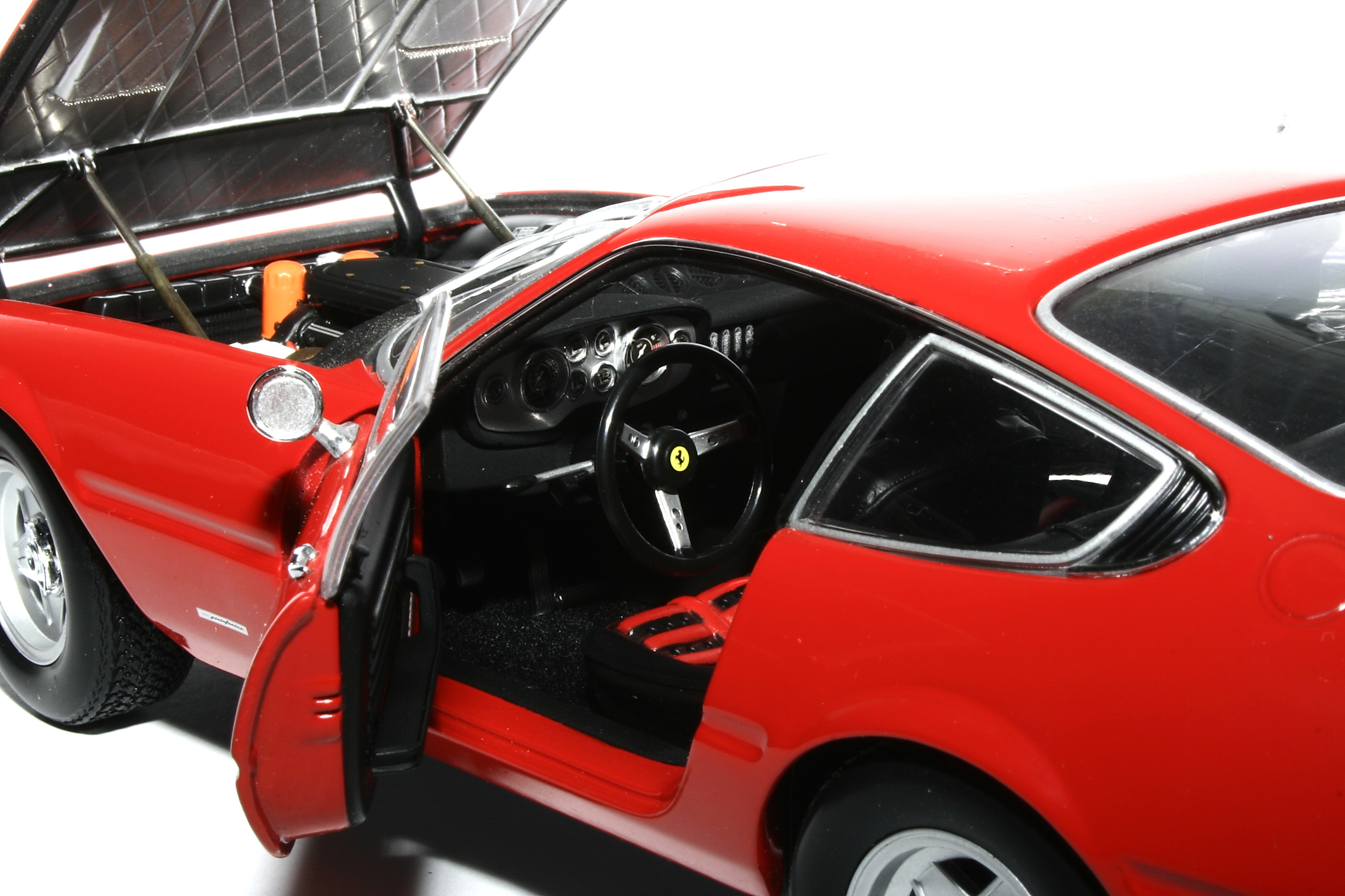 012_Kyosho_Ferrari 365 GTB_4 Daytona.JPG