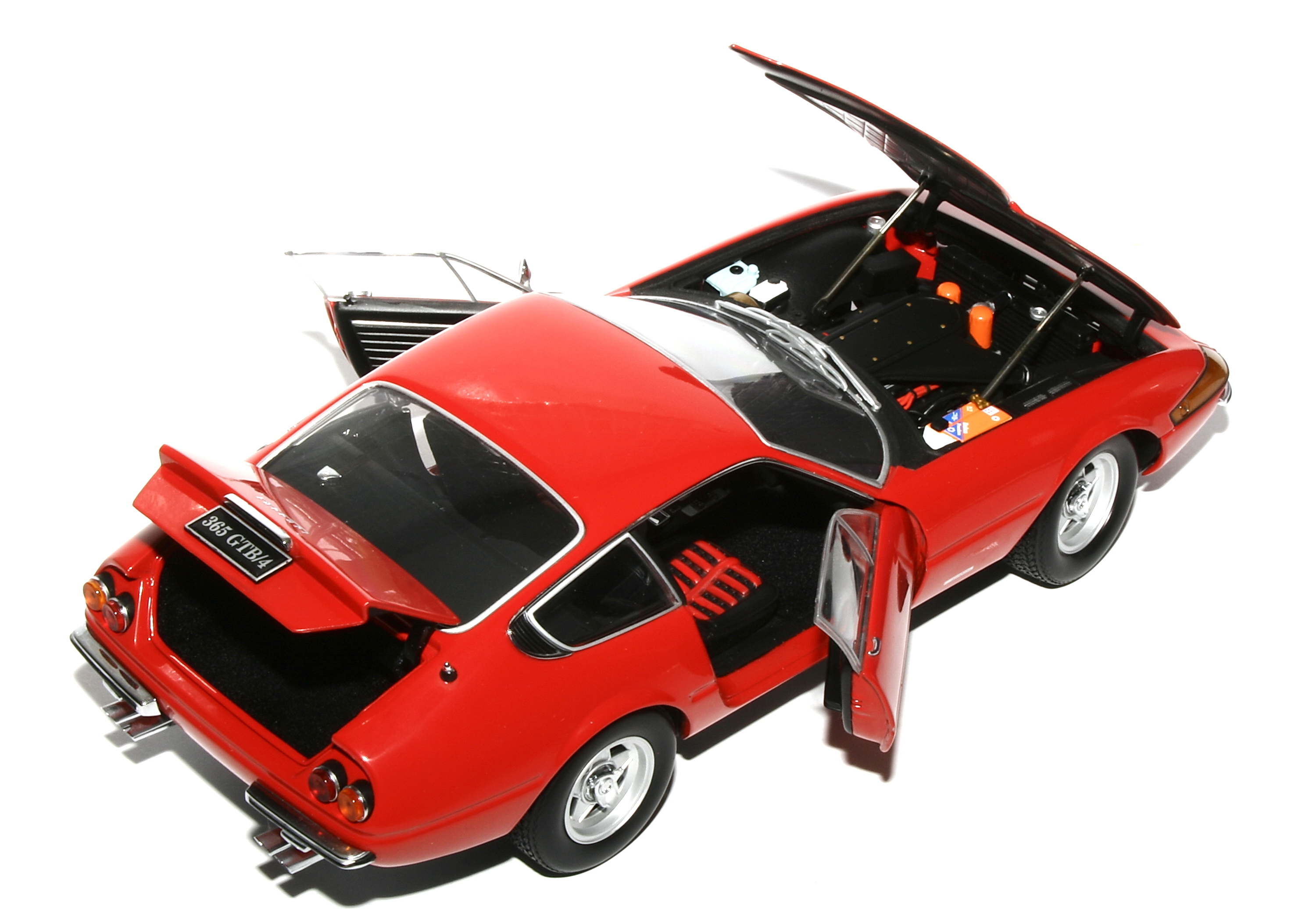 010_Kyosho_Ferrari 365 GTB_4 Daytona.JPG