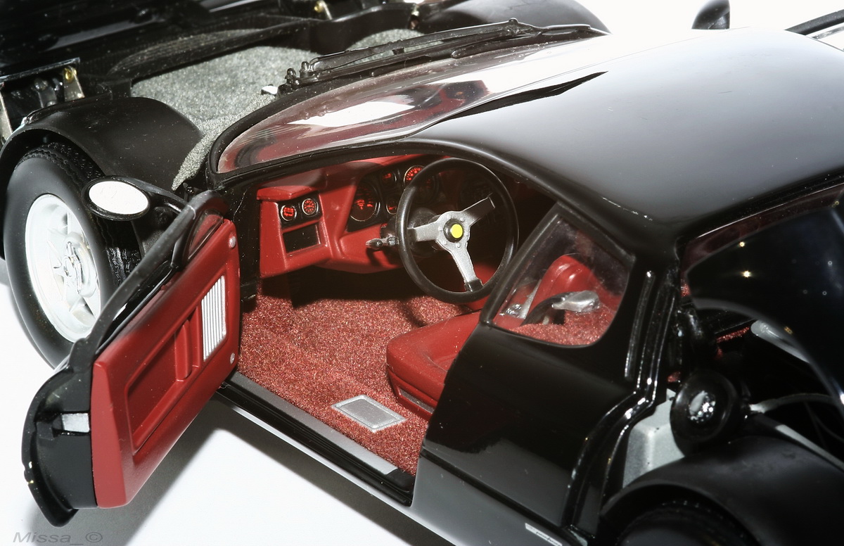 036_Kyosho_Ferrari 365 GT4_BB.JPG