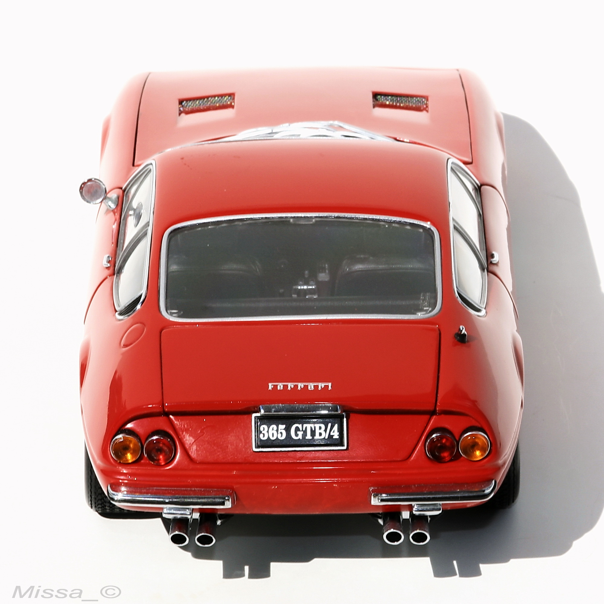 022_Kyosho_Ferrari 365 GTB4_Daytona.JPG