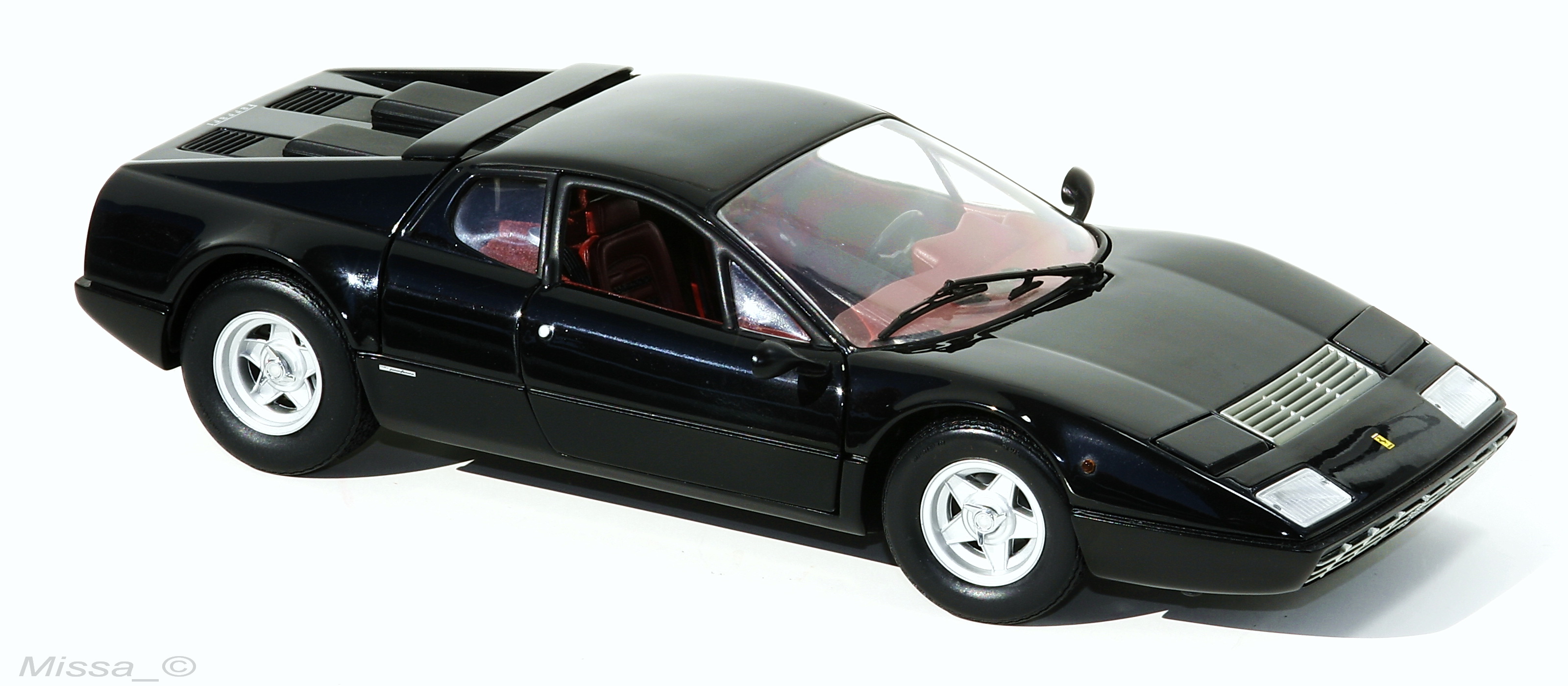 001_Kyosho_Ferrari 365 GT4_BB_nap.jpg