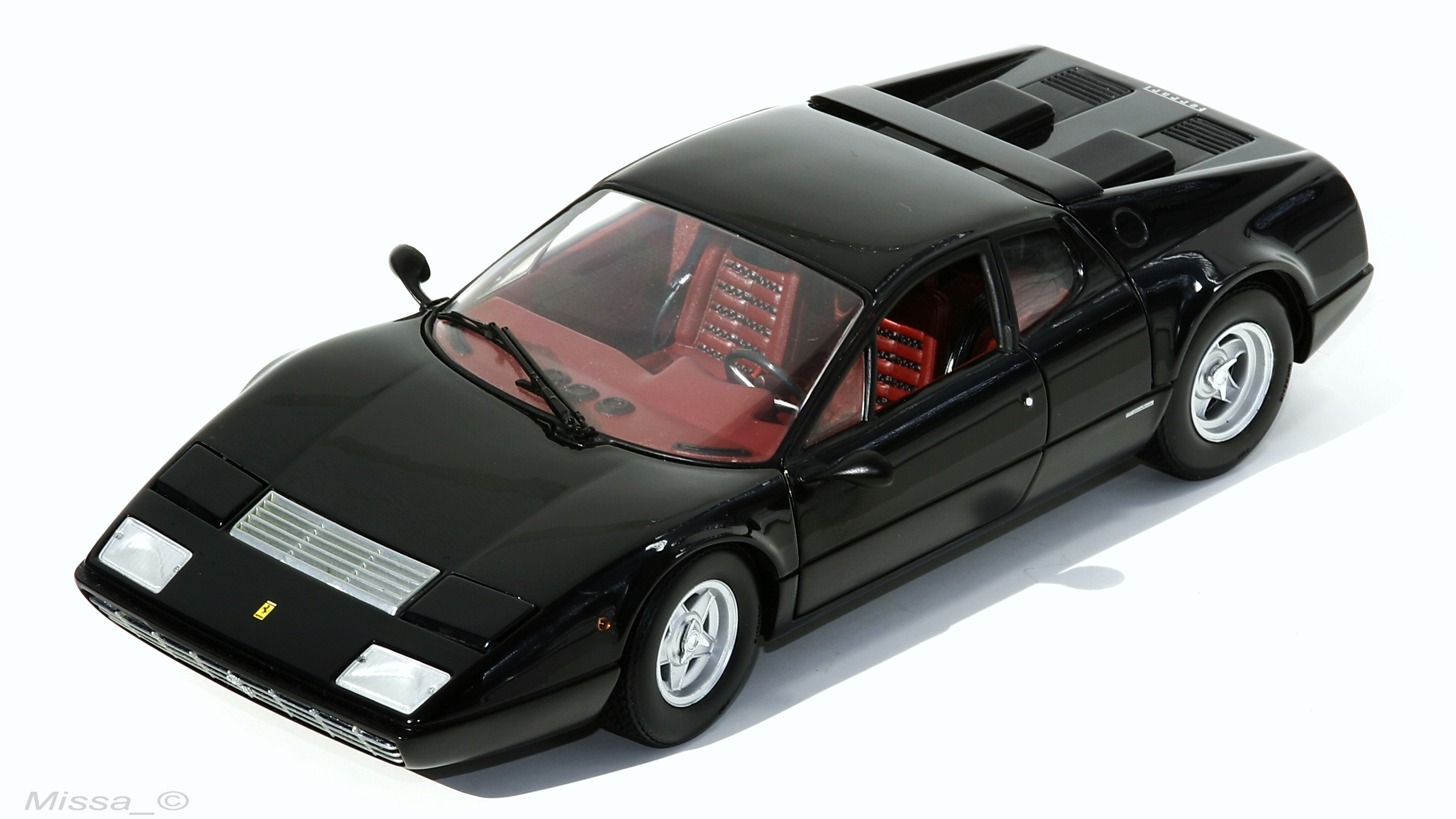 012_Kyosho_Ferrari 365 GT4_BB_nap.jpg