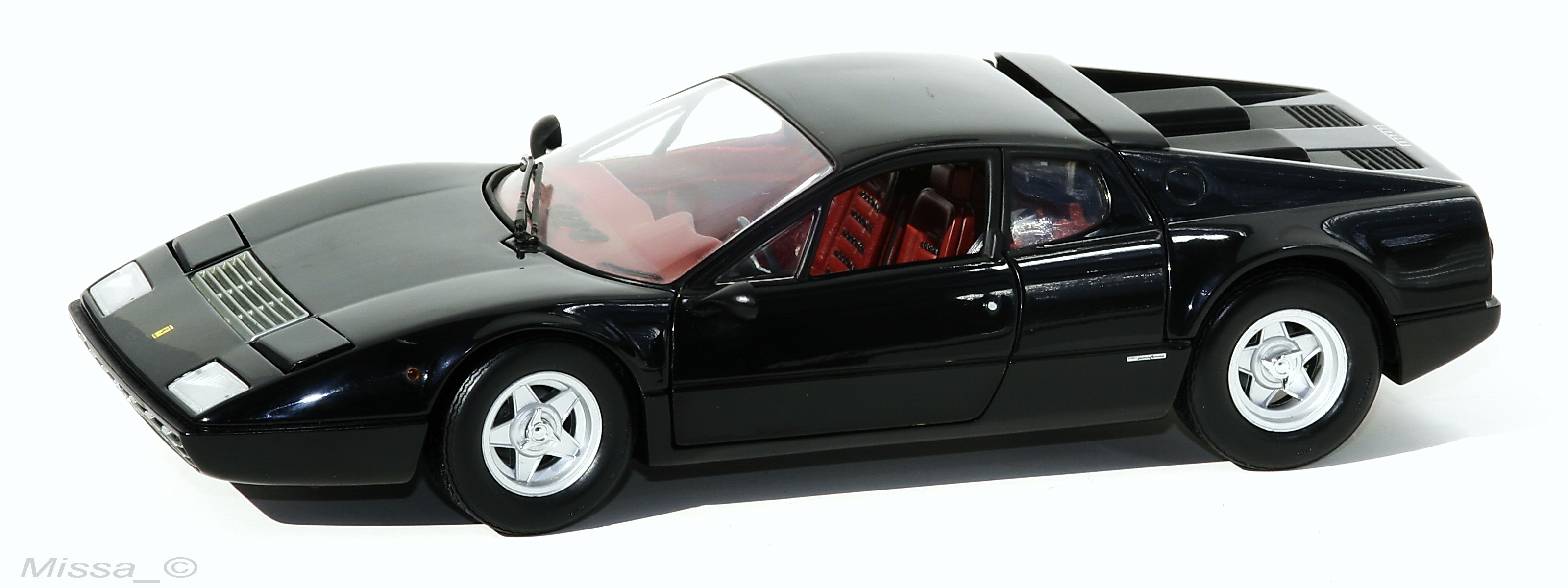 015_Kyosho_Ferrari 365 GT4_BB_nap.JPG