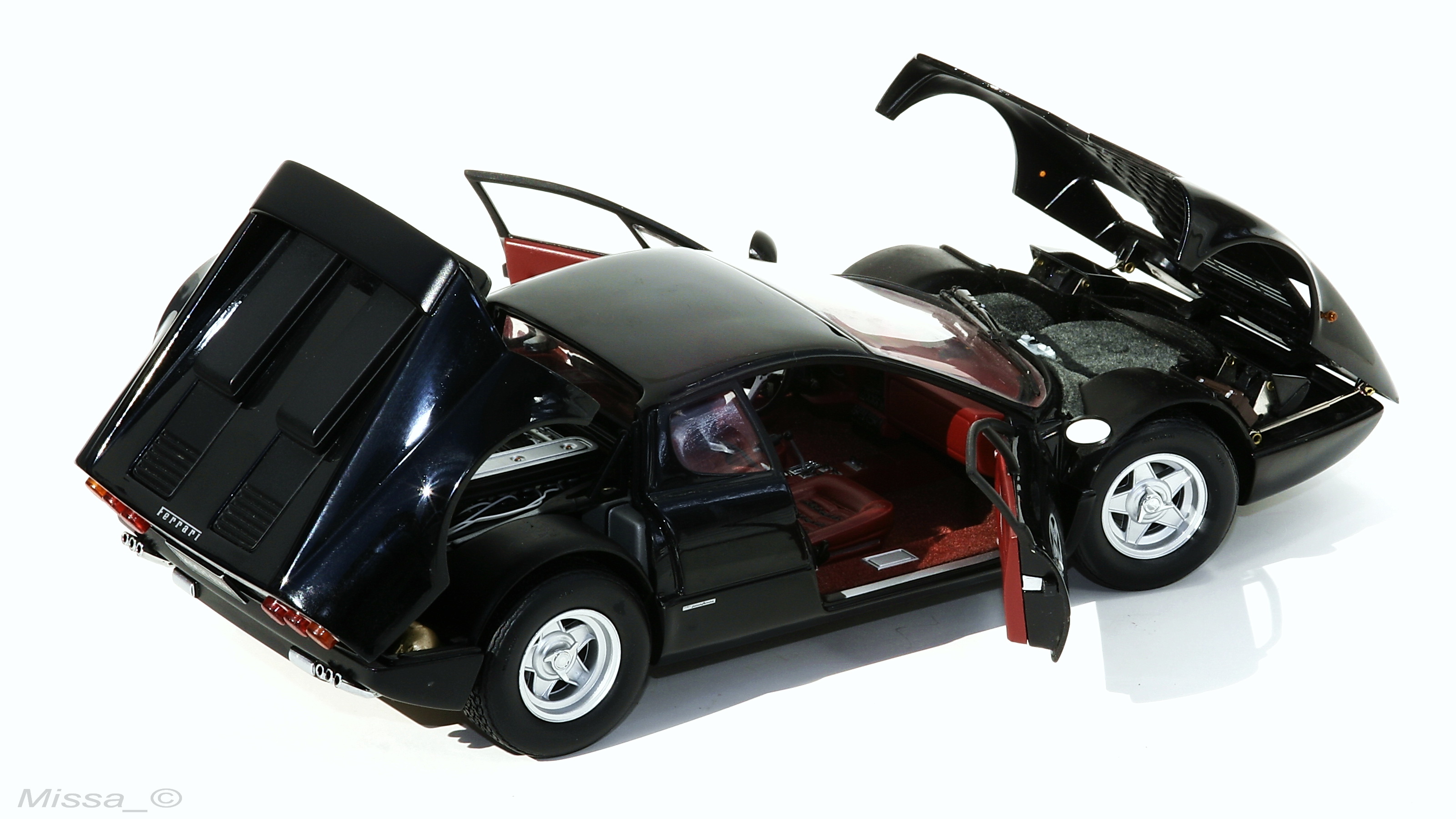 029_Kyosho_Ferrari 365 GT4_BB_nap.jpg