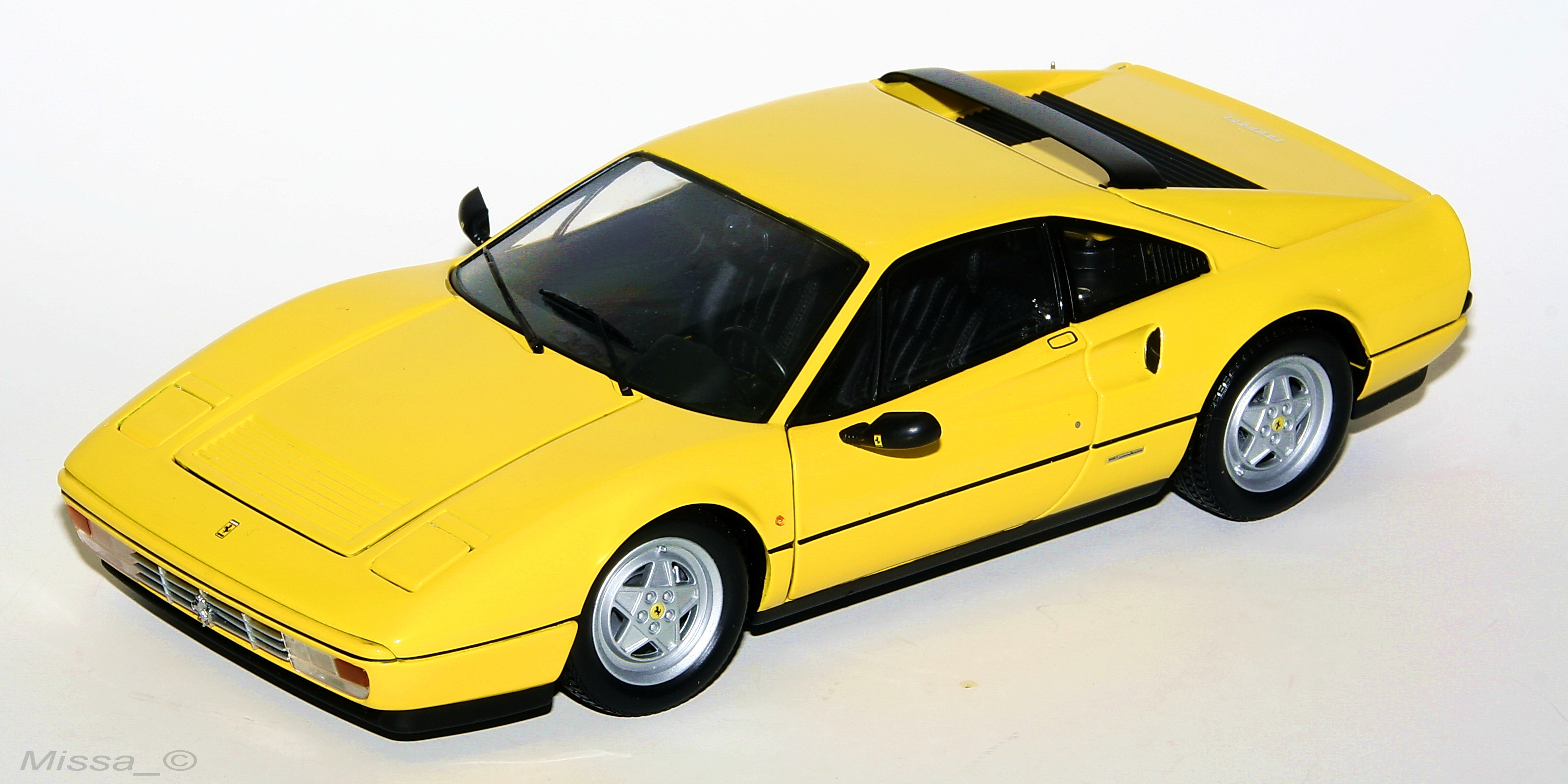 007_Kyosho_Ferrari 328 GTB.JPG