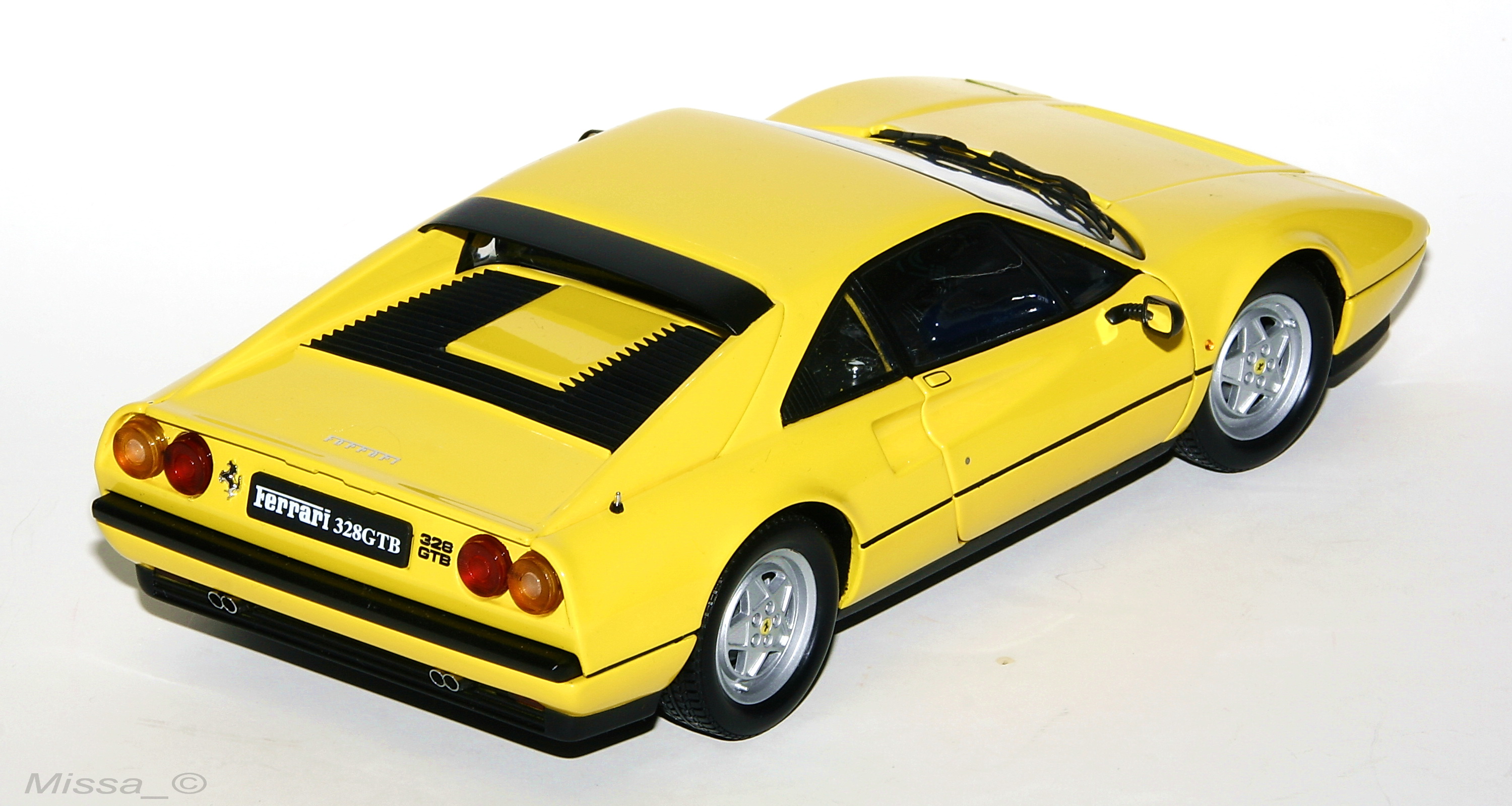 009_Kyosho_Ferrari 328 GTB.JPG