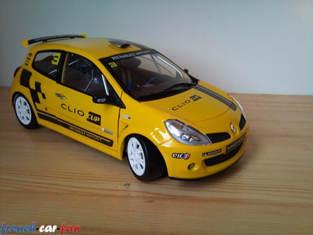 Renault Clio R.S. Cup 2009 N3 (1).jpg