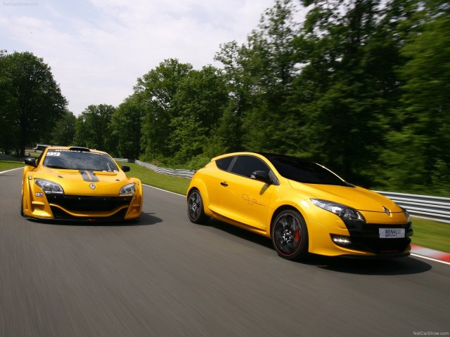 2012-Renault-Megane-RS-Trophy-Front-Right-Angle-View.jpg
