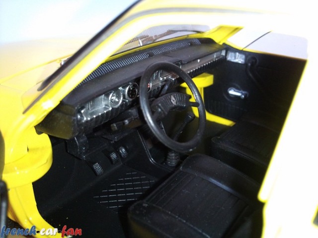 Renault R12 TS (4).jpg