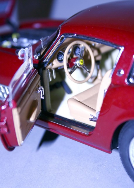 Hatalmas kormánykerék, gondolom szervó nem volt benne.