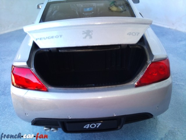 Peugeot 407 Coupé (7).jpg