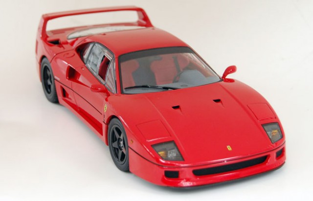 ky08412r.jpg (42.44 KiB) Megtekintve 9578 alkalommal Kyosho - Ferrari F40 Light Weight