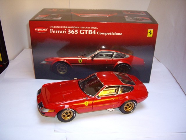 Ferrari_365GTB4Compet_RED_Kyosho_01.jpg (154.4 KiB) Megtekintve 9581 alkalommal Kyosho-Ferrai 365 GTB/4 Competizione, Plain Red