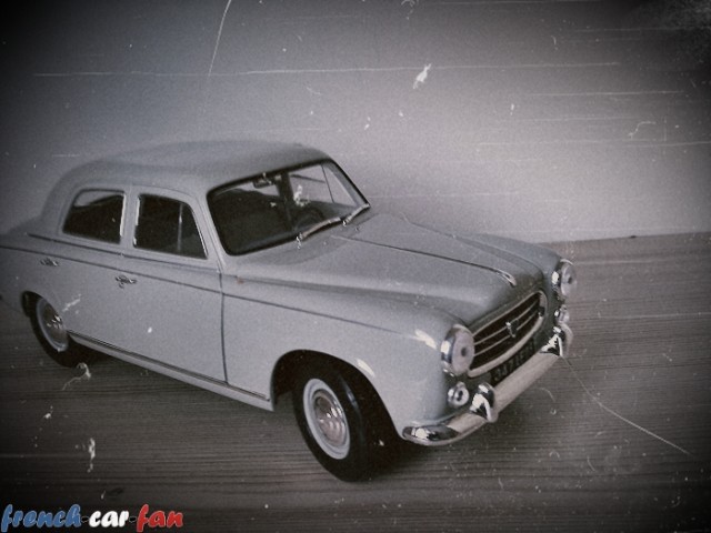 Peugeot 403 Berline (1).jpg