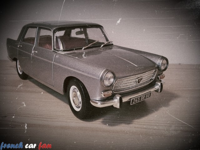 Peugeot 404 Berline (1).jpg