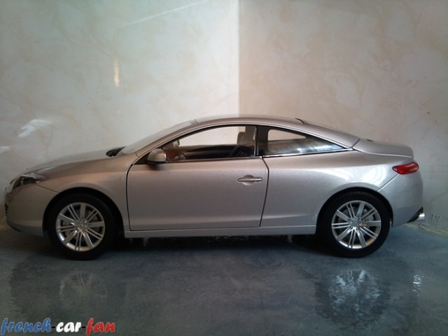 Renault Laguna Coupé 2 (3).jpg