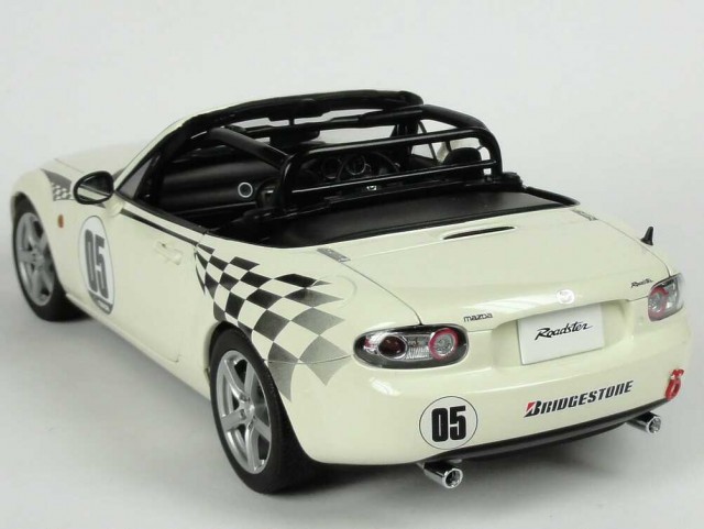 Mazda_MX-5_Roadster_NR-A_Mazdaspeed_perlweiss_Nr_05_RHD__AUTOart_80644_21847_03.JPG