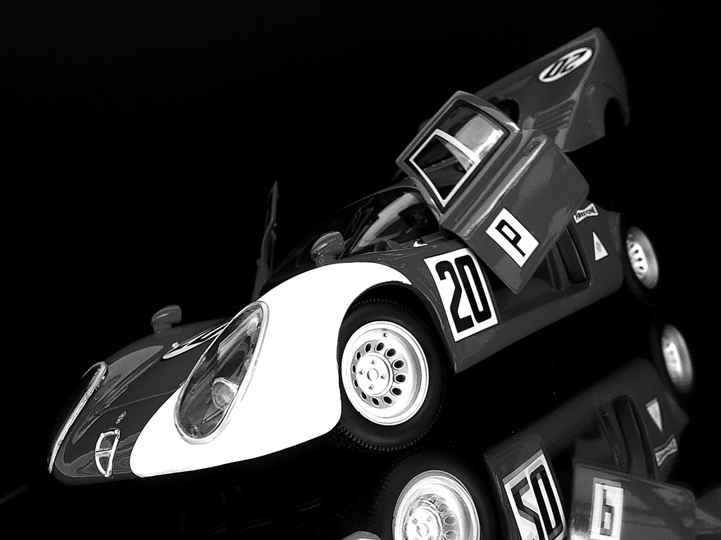 Alfa Romeo 33 2 Daytona Ricko 1 18 4.jpg