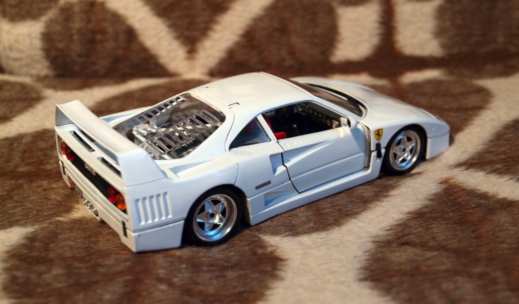 FerrariF40white3.jpg