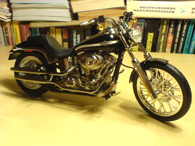 Harley Davidson Softail Custom_01.jpg