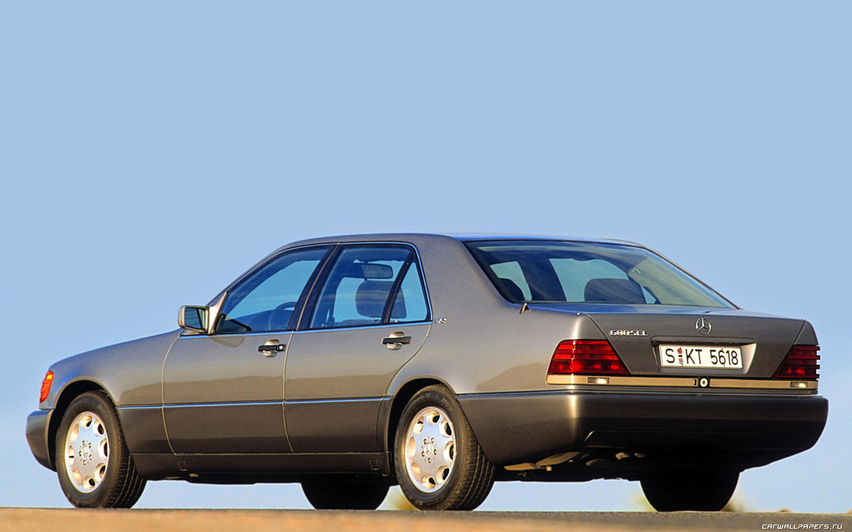 Mercedes-Benz-S-class-w140-1680x1050-016.jpg