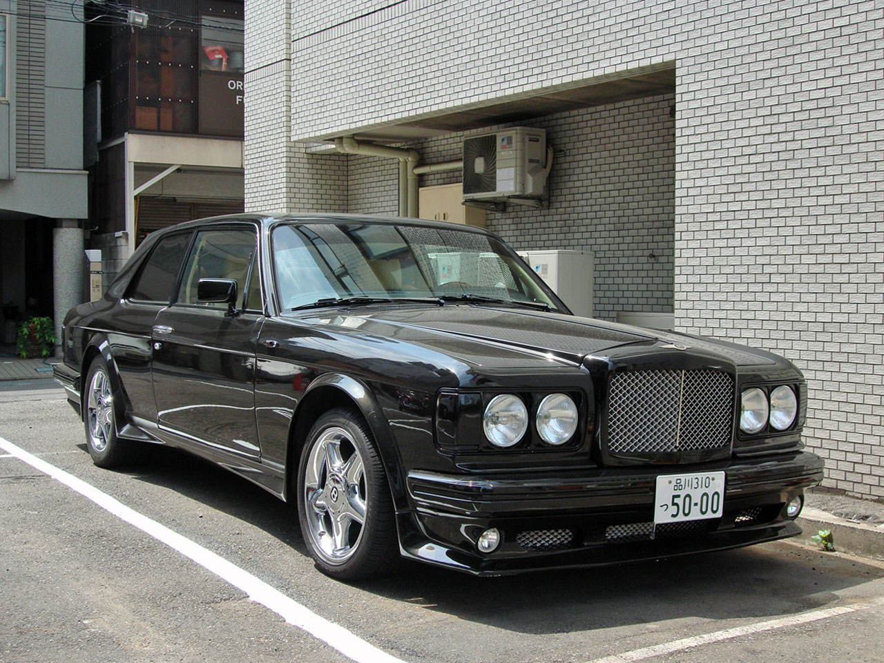 1998 Hooper Bentley Turbo R 2 Door Widebody Special.jpg